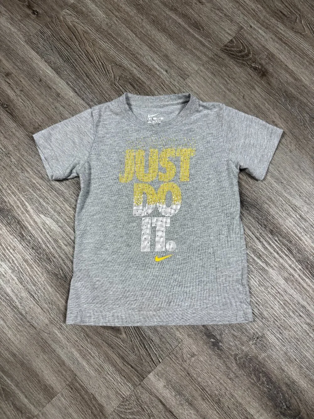 Grey Nike Youth Kids Just Do It T-Shirt Short Sleeve Size 6 (5-6 YRS)